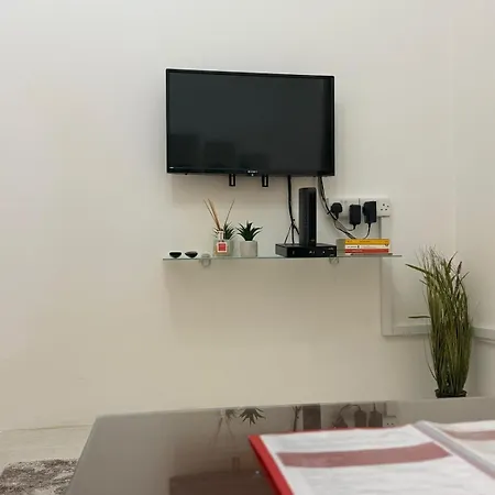 Fac- Falcon's Nest Apartment