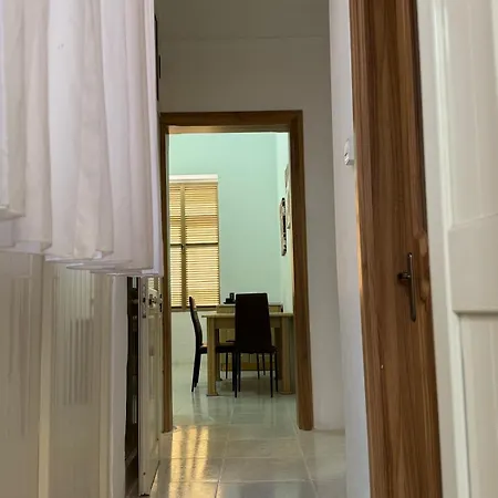 Apartment Fac- Falcon's Nest